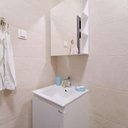 In The Center Daire *